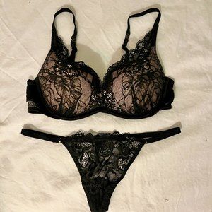 Victoria's Secret Plunge Lace Pushup Convertible Bra 32C with panty set